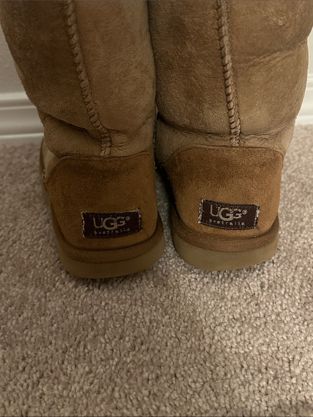 UGG Classic Short Boots - Picture 2 of 6